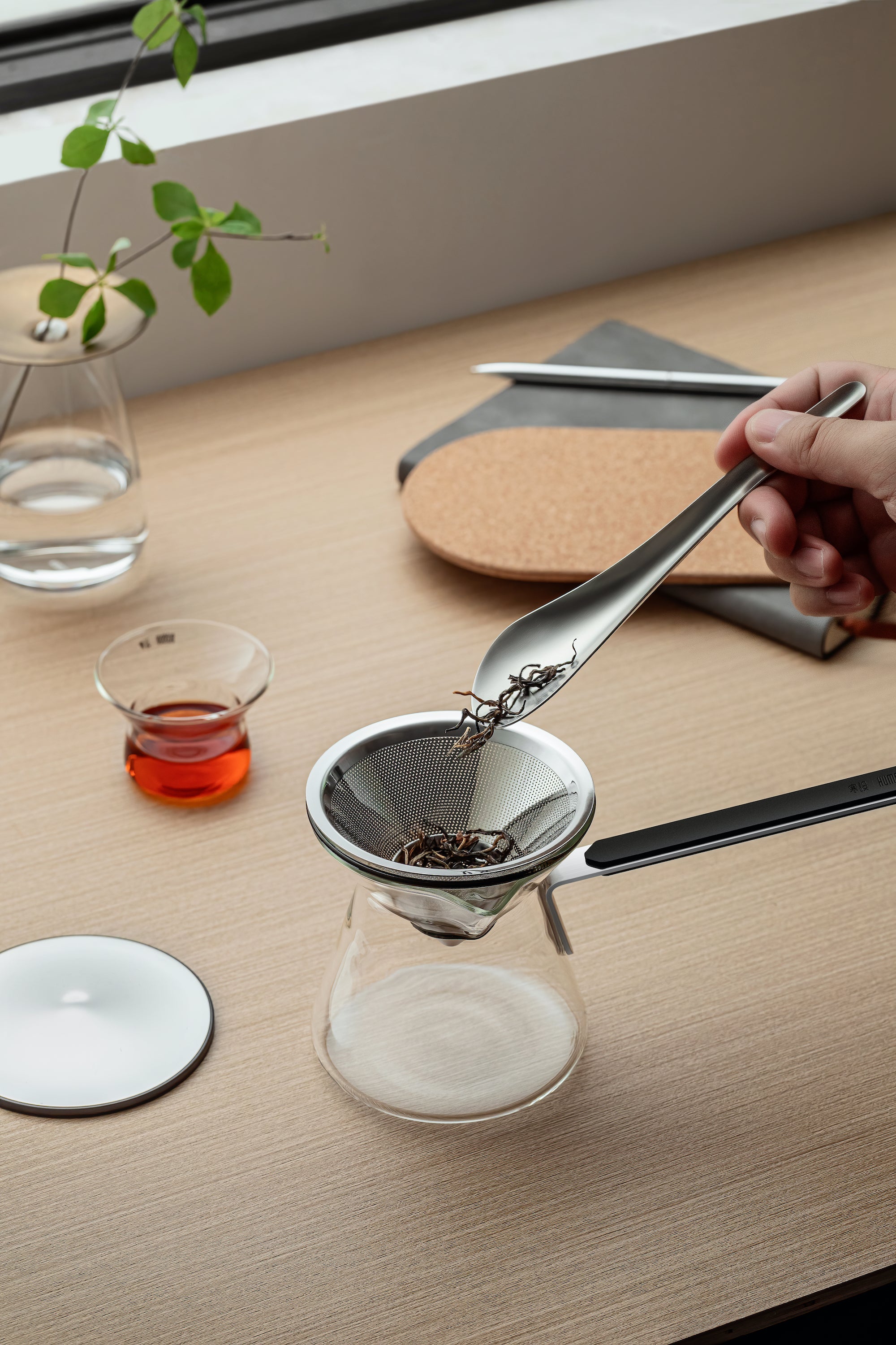CHIVALROUS MAGNETIC SUCTION TEAPOT