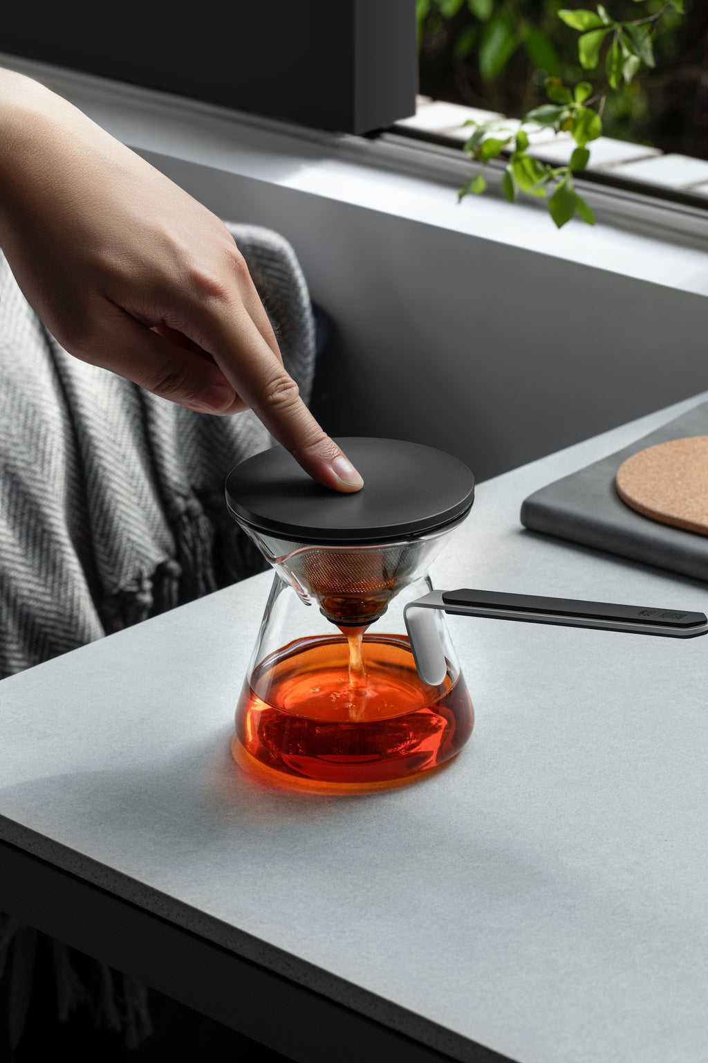 CHIVALROUS MAGNETIC SUCTION TEAPOT