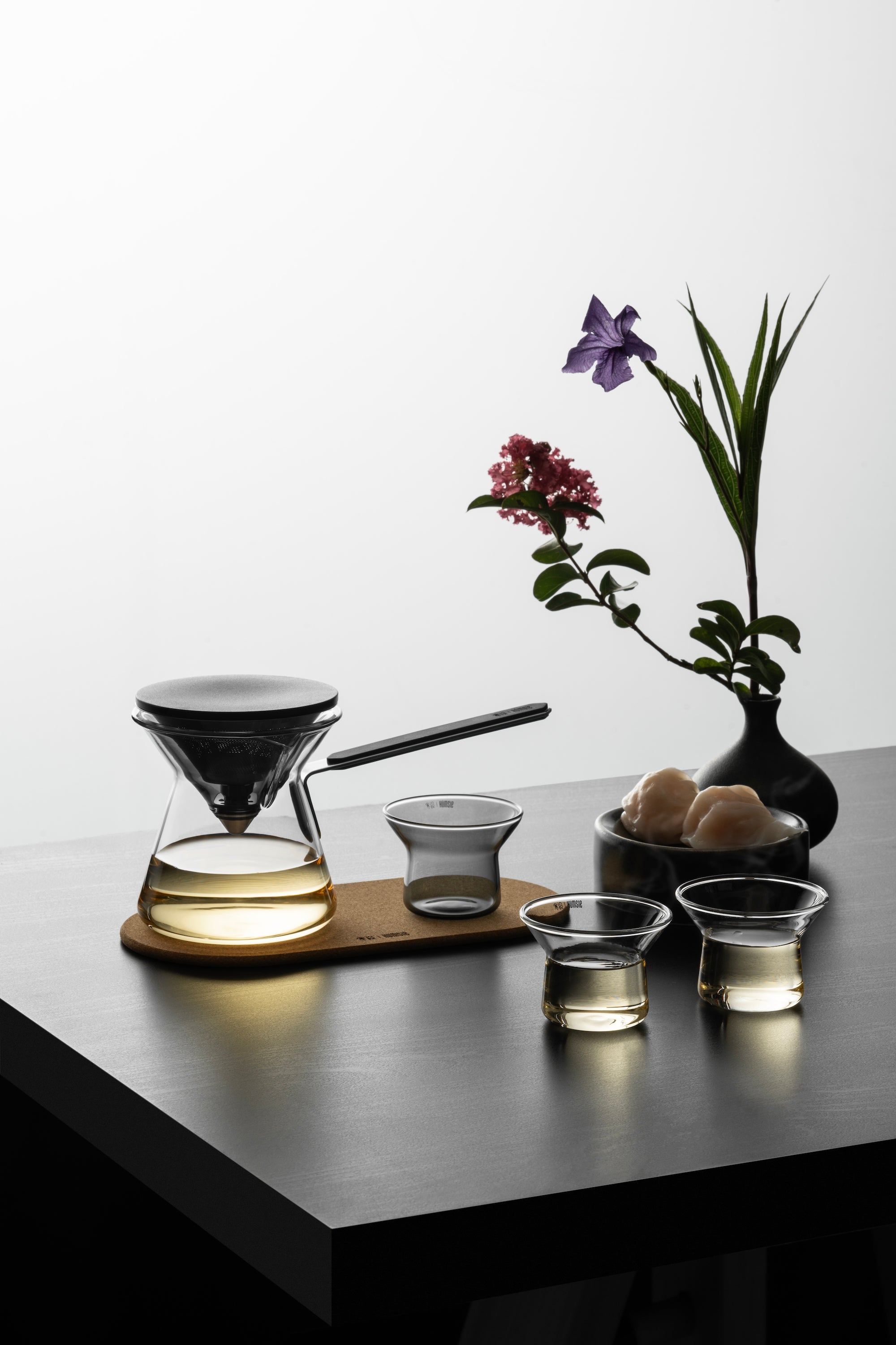 CHIVALROUS MAGNETIC SUCTION TEAPOT